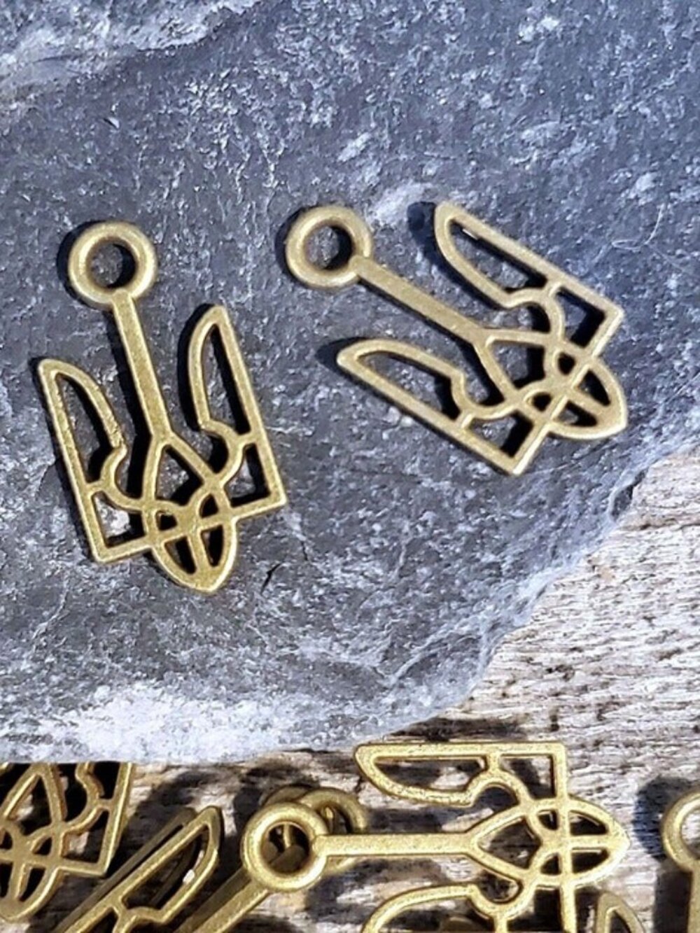 Bronze Ukraine National Emblem Ukrainian Symbol 18x9mm Charms Pendants 10 pcs - Picture 7 of 12